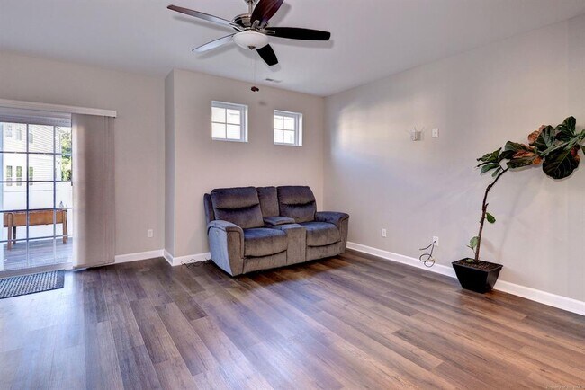 Building Photo - 107 Bicameral Ln