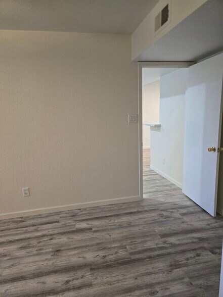 Building Photo - 5995 N 78th St