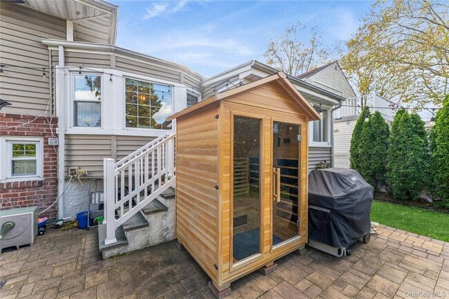 Building Photo - 575 Cornwell Ave