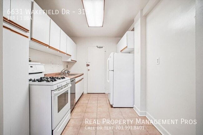 Building Photo - 6631 Wakefield Dr