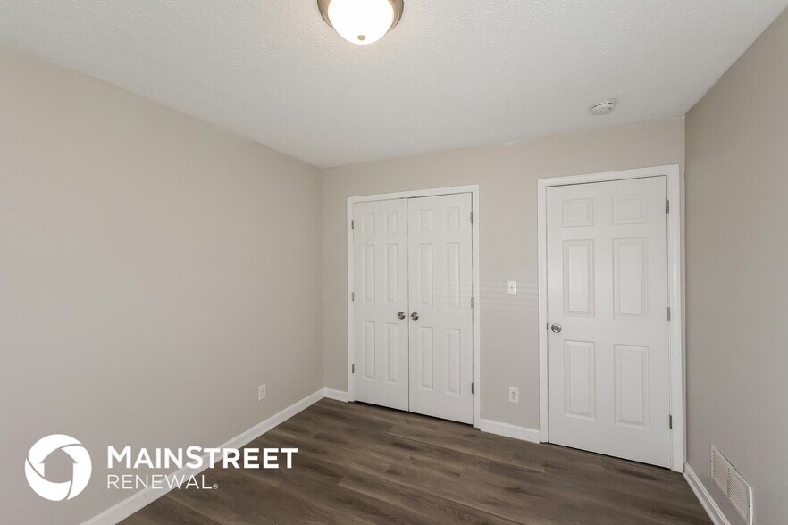 Building Photo - 523 River Oaks Dr