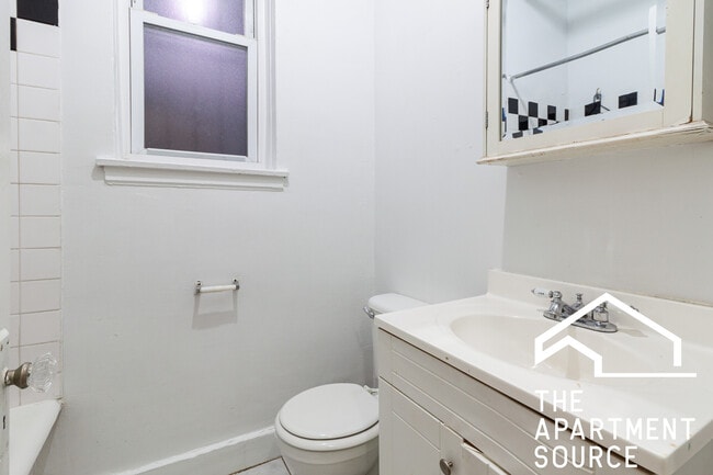 Building Photo - 2827 N Burling St