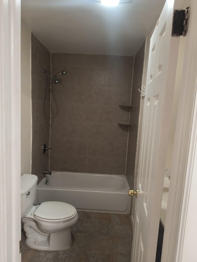 Building Photo - 6105 Meadowview Ave