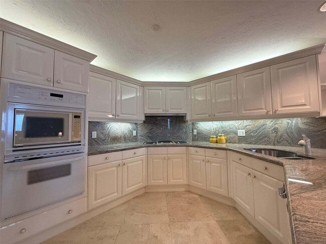 Building Photo - 800 Ocean Dr
