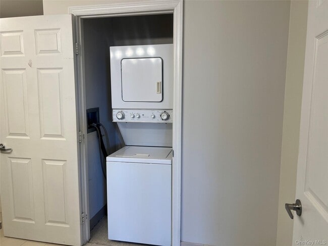 Building Photo - 300 Mamaroneck Ave