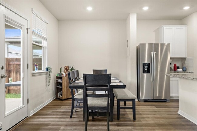 Building Photo - 129 Greenway Ln