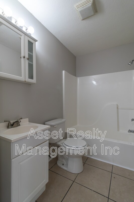 Building Photo - 4622 Ventura Dr