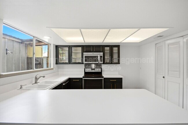 Building Photo - 2275 Triway Ln
