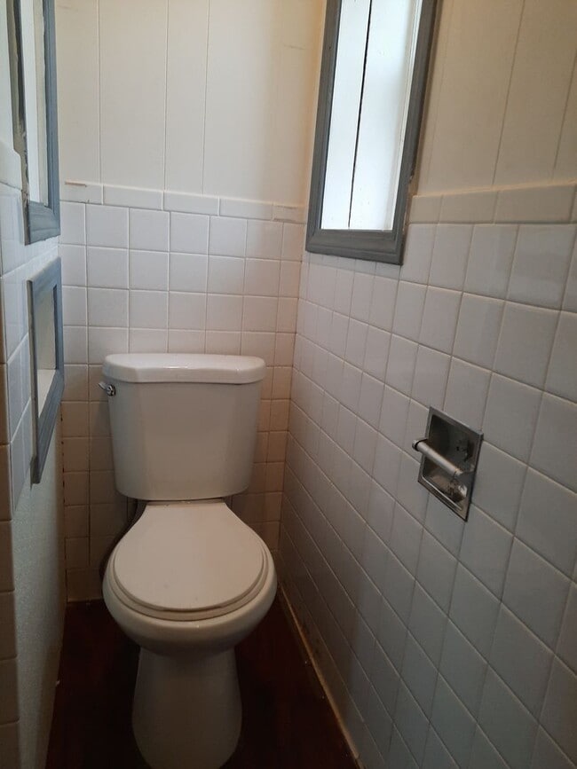 Building Photo - 32 Douw St