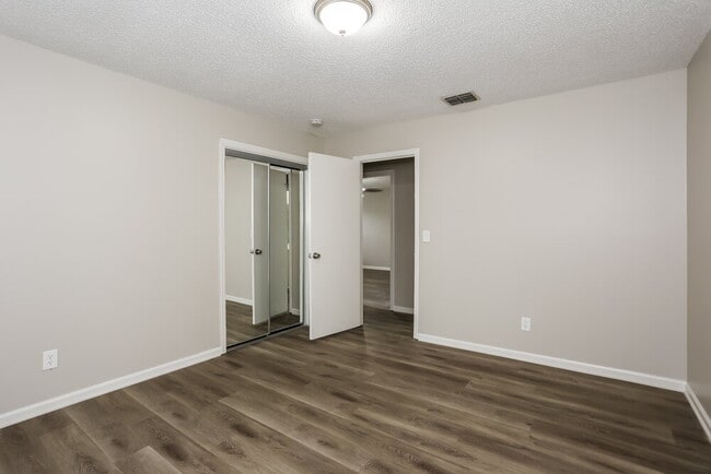 Building Photo - 4511 Ramona Blvd