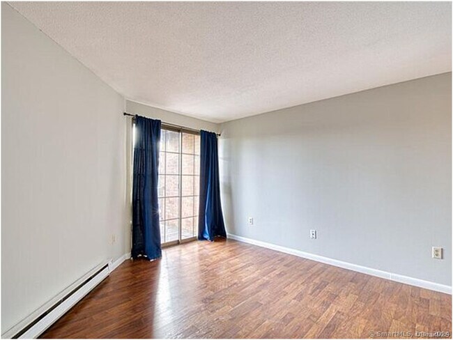 Building Photo - 181 Loomis Dr