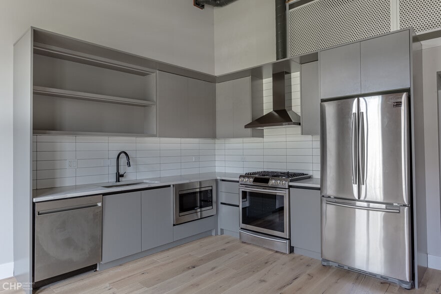 Building Photo - 729 N Sangamon St