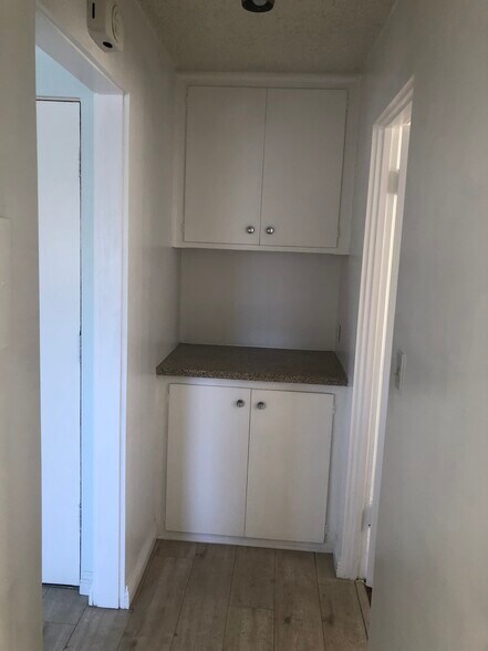 Building Photo - 11815 Goshen Ave