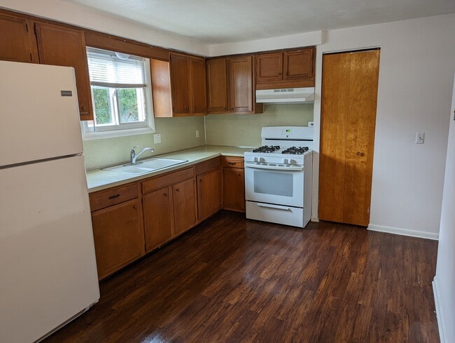 Building Photo - 1367 Wertz Ave SW