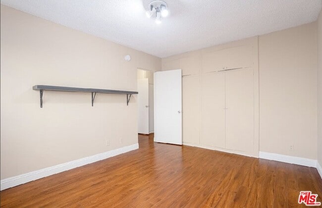 Building Photo - 446 S St Andrews Pl