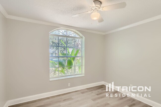 Building Photo - 330 Tinder Pl
