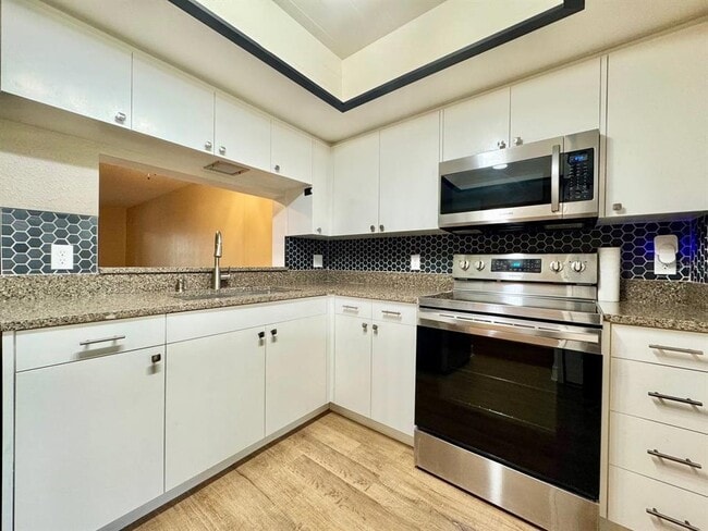 Building Photo - 3048 Eastland Blvd