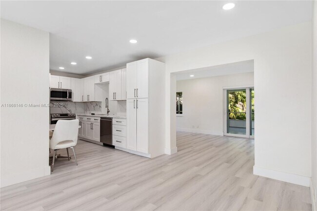 Building Photo - 7003 NW 99th Ave