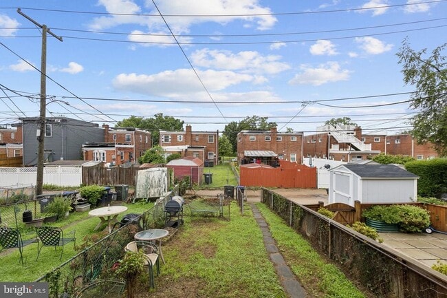 Building Photo - Charming 2-Bedroom Townhome Beautifully Updated and Convenient