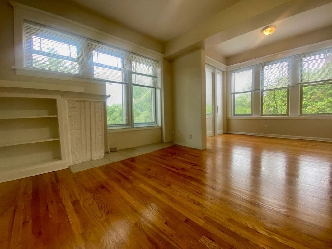 Building Photo - 7505 N Greenview Ave