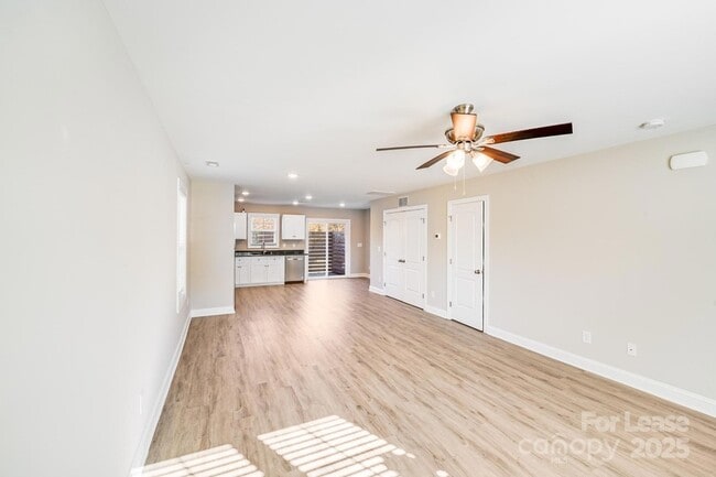 Building Photo - 604 W 8th St