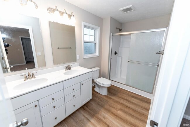 Building Photo - 5621 Camden Dr