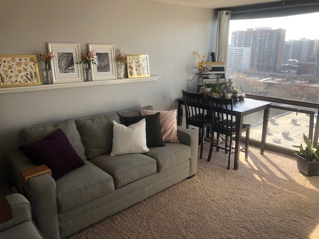 Building Photo - 4343 N Clarendon Ave