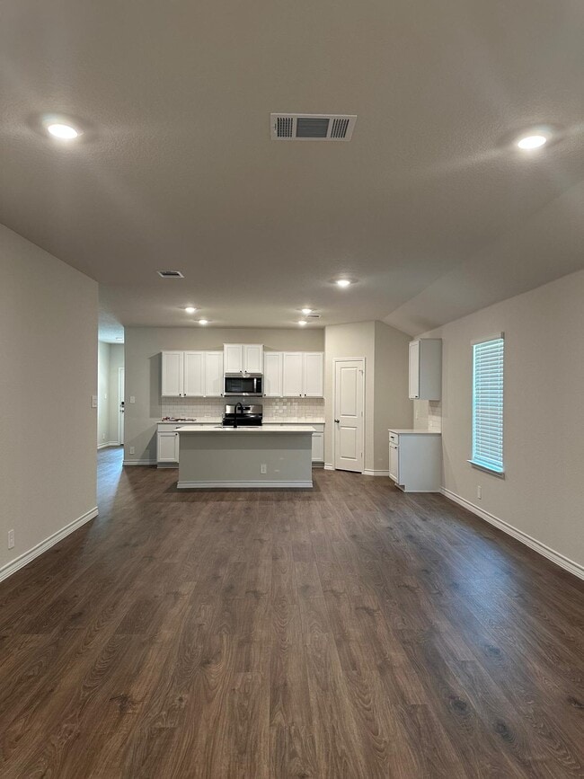 Building Photo - 21150 Boulder Flts