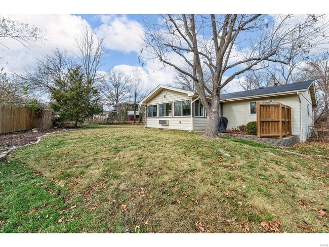 Building Photo - 596 Golfwood Dr