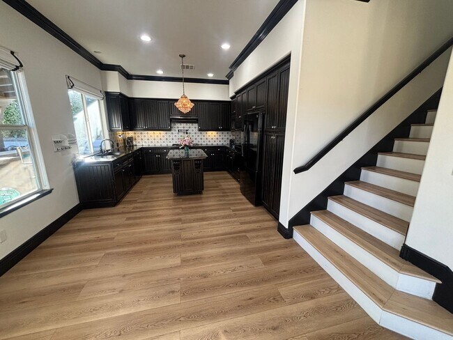 Building Photo - Stunning 5-Bedroom Pool Home with Private ...