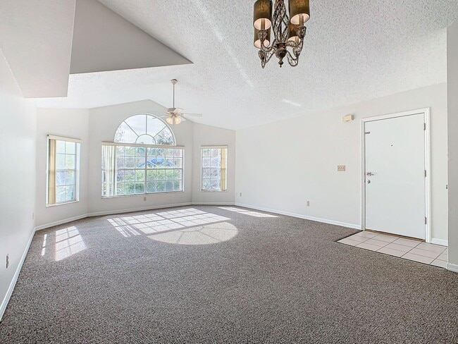 Building Photo - Pet Friendly 3 bedroom, 2 bathroom condo