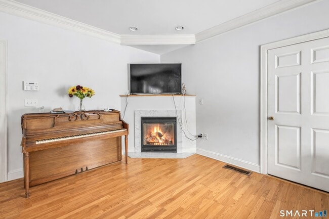 Building Photo - 240 Highland Ave