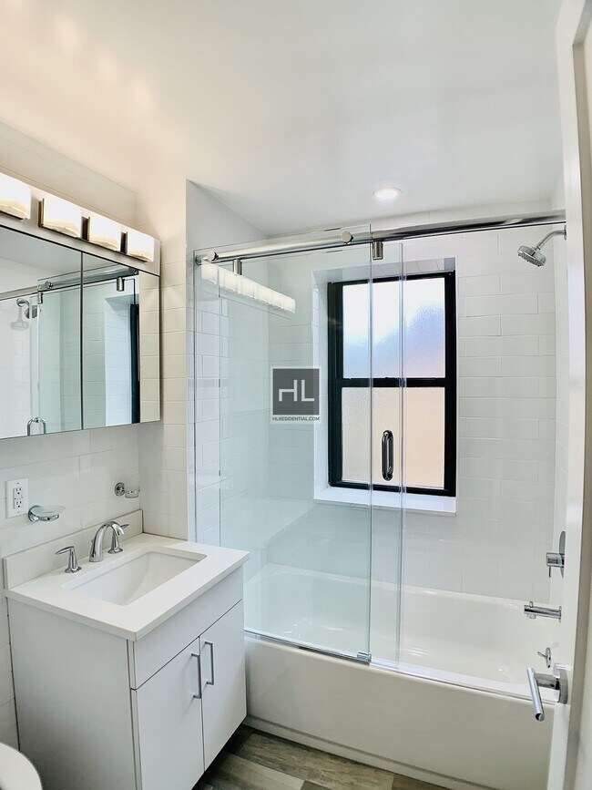 Building Photo - E 16 ST