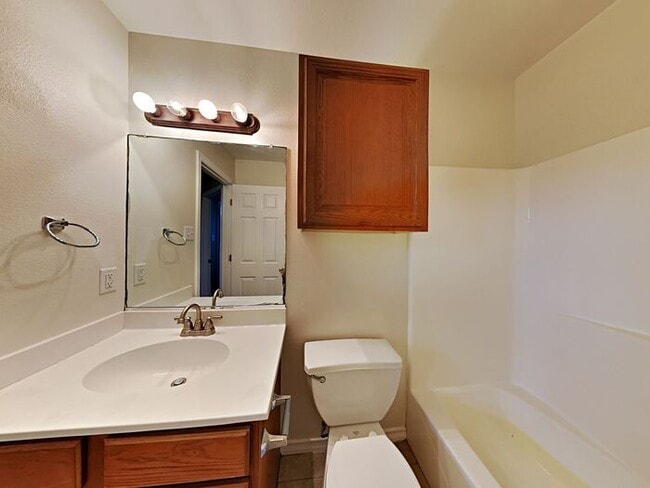 Building Photo - No Application Fees* $500 off 1st Months R...