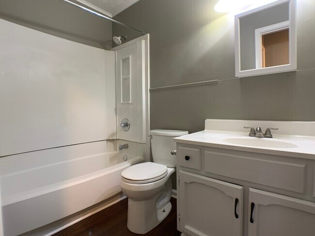 Building Photo - Cute Ranch in Lawrence with a Deck!