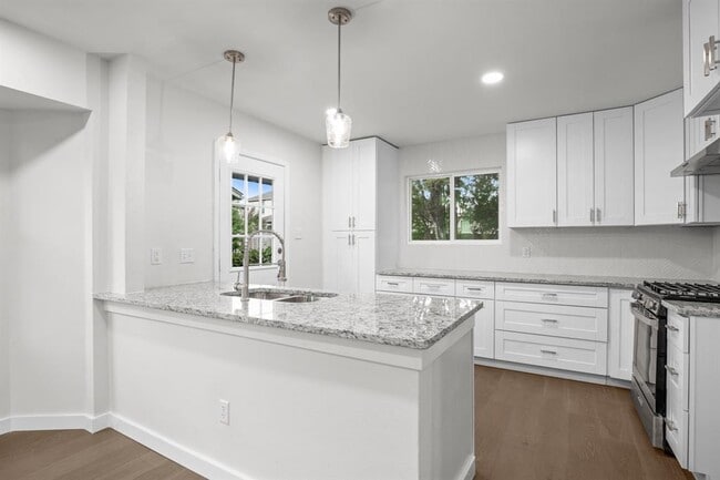 Building Photo - 7520 Uray Dr