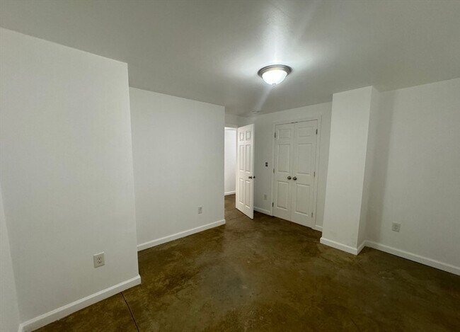 Building Photo - 72 Frankfort St