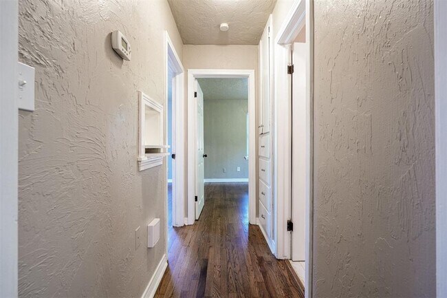 Building Photo - 1824 Andover Ct