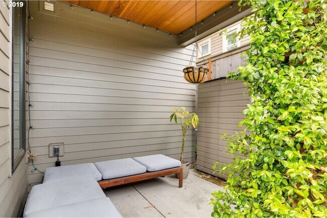 Building Photo - 4932 N Haight Ave