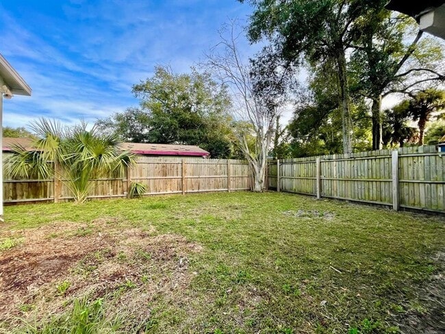 Building Photo - 3301 E 25th Ave