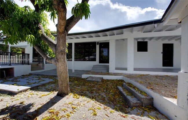 Building Photo - 12905 N Miami Ave