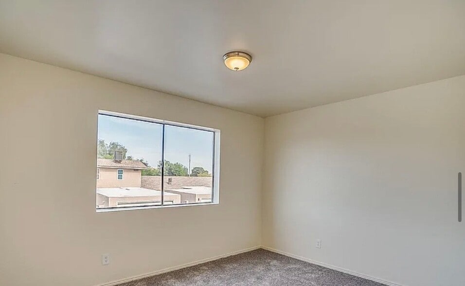 Building Photo - 2845 E Tracy Ln