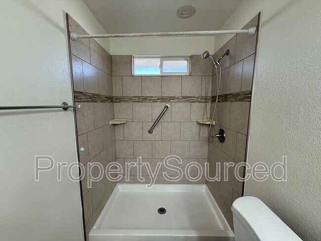 Building Photo - 221 N Lincoln Ave