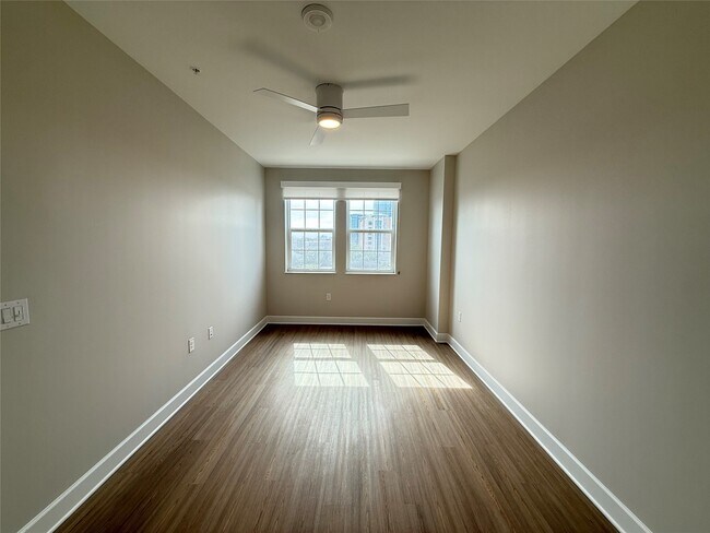 Building Photo - 716 Waugh Dr