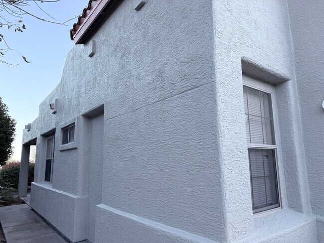 Building Photo - 3 bed 2 bath Home in Cottonwood Commons Contact Property Pros Go to rentprosaz.com look under Vac...