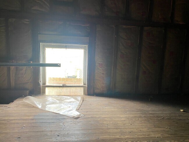 Building Photo - 2BR/1BA, conveniently located