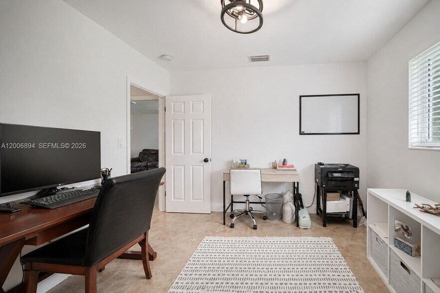 Building Photo - 10600 SW 80th Ct