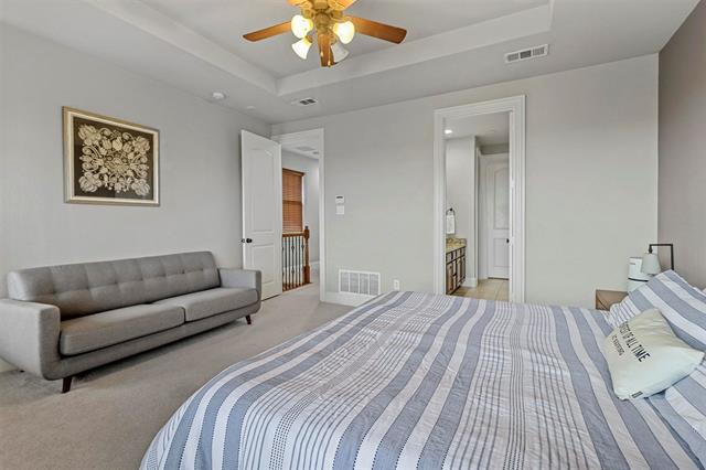 Building Photo - 627 Senda