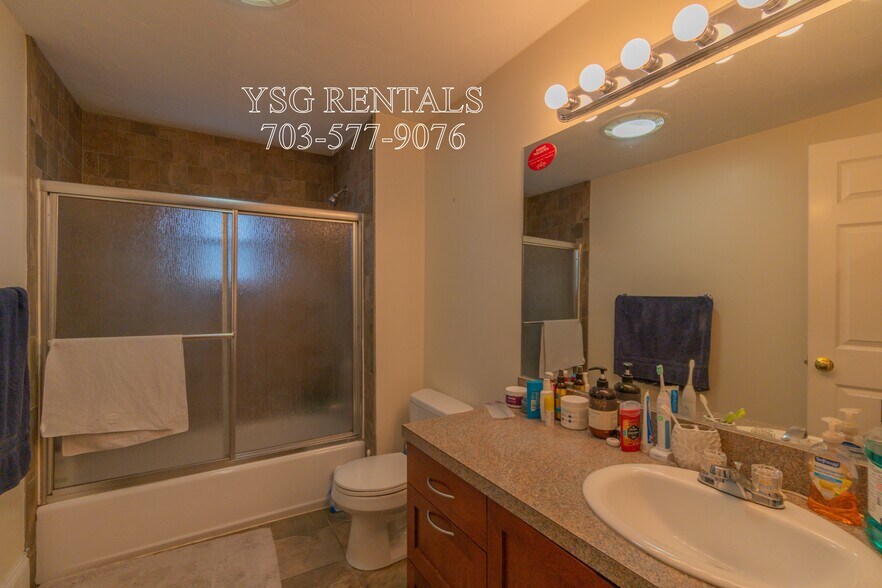 Building Photo - 364 Highland Ave