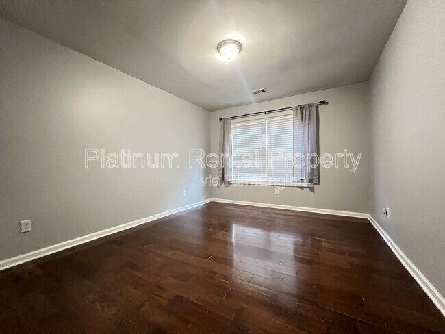 Building Photo - 791 Glenns Farm Way